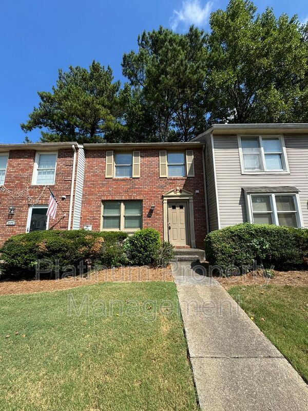 Building Photo - 2065 Fairways Ct