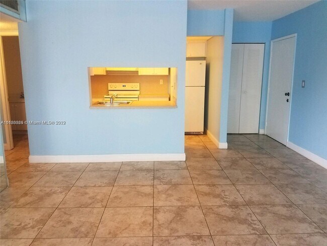 Building Photo - 561 NW 107th Ave