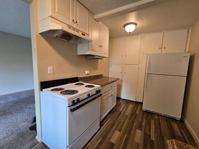 Foto del edificio - 4 Bedroom Duplex in Bremerton