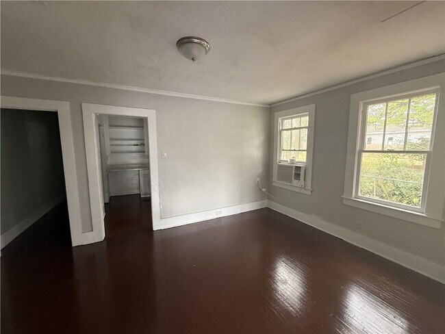 Foto del edificio - 1321 SpringHill Ave