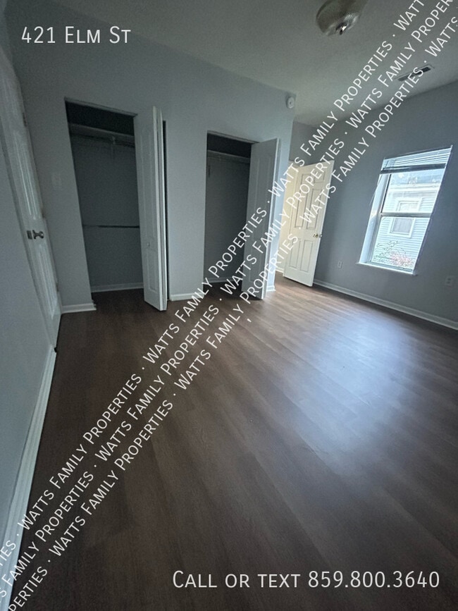 Building Photo - 421 Elm St