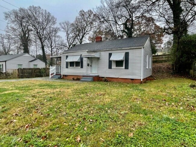 Building Photo - Come take a look at this cozy 3 Bedroom 1 Bath Home. It's Located in Revolution Park Neighborhood