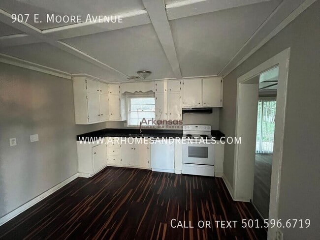 Foto del edificio - 907 E Moore Ave