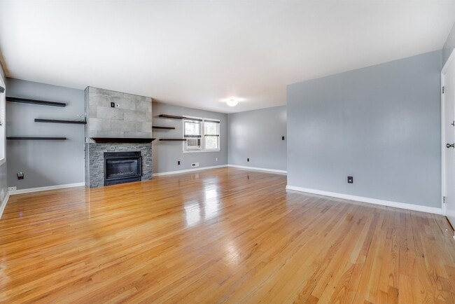 Building Photo - 45 Colonial Dr