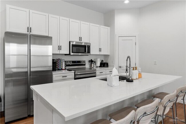 Building Photo - 25 West St