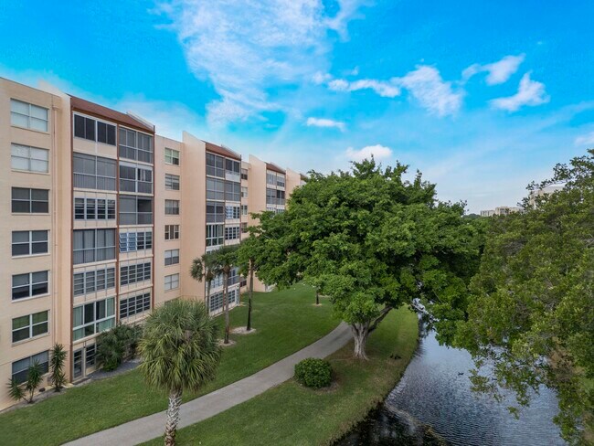 Foto del edificio - 14527 Bonaire Blvd