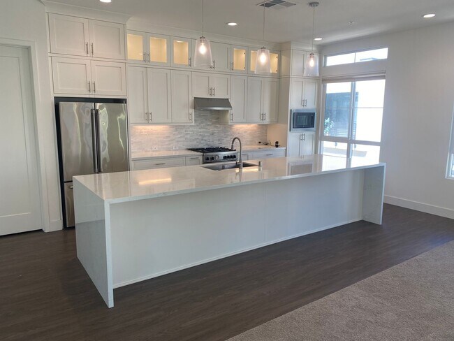 Foto del edificio - Modern Condo Living in the Heart of Alameda – Prime Location!