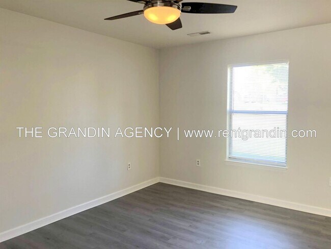 Building Photo - 2827 Clarendon Avenue Northwest - 2827