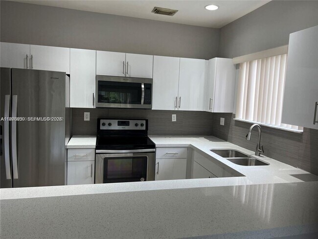 Foto del edificio - 3389 NE 4th St