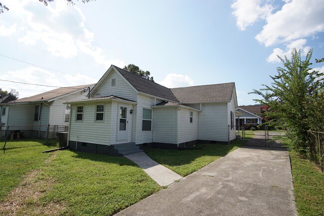 Building Photo - 418 E Morelia Ave
