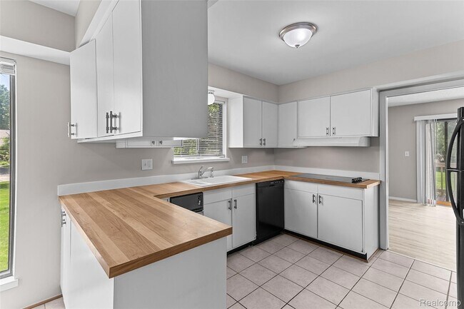 Foto del edificio - 5317 Fairway Ln