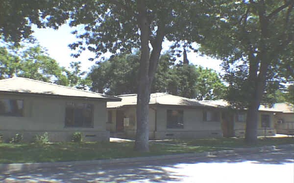 Primary Photo - 2205 Lawrence Ave