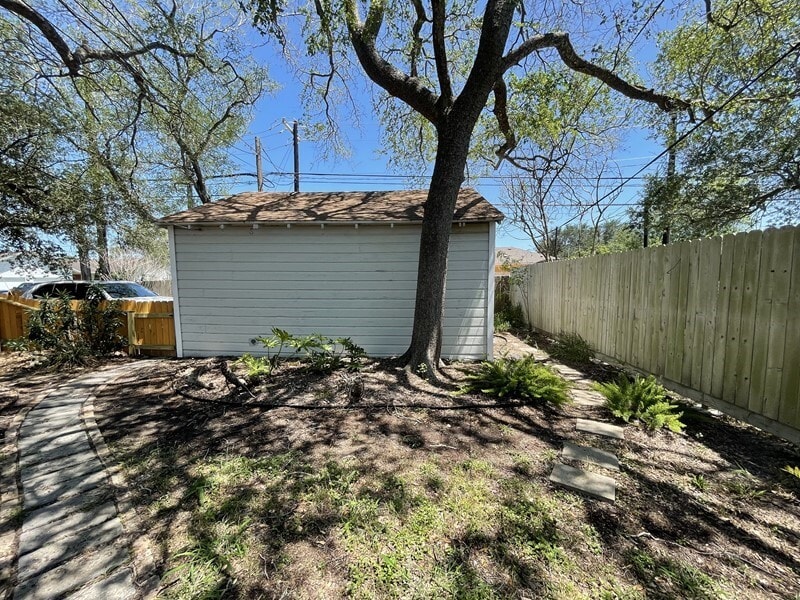 Foto del edificio - 2 Bedroom pretty yard