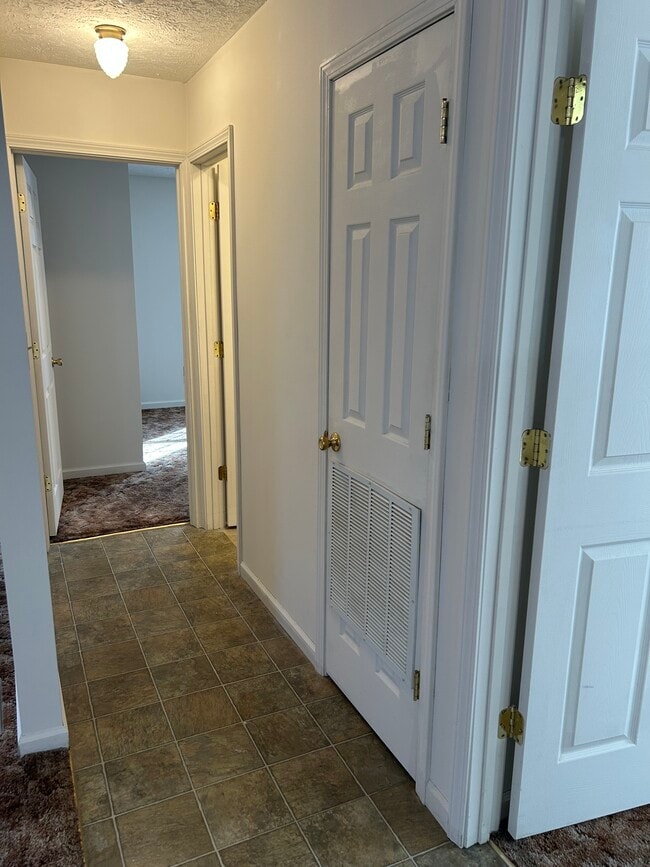 Building Photo - 132 Burkhardt Way