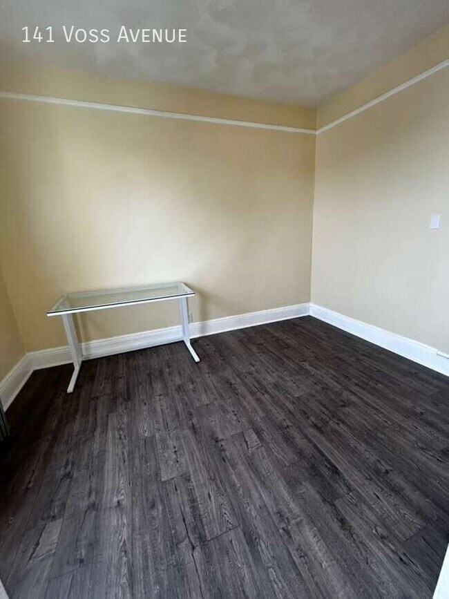 Foto del edificio - 141 Voss Ave
