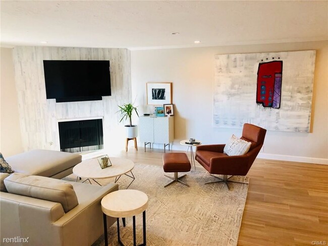 Building Photo - 3 br, 2 bath Condo - 2501 S El Camino Real...