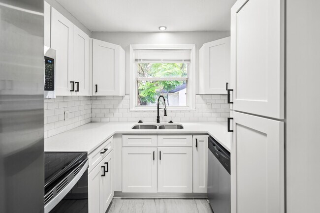 Foto del edificio - 1336 Pine Grove Ct