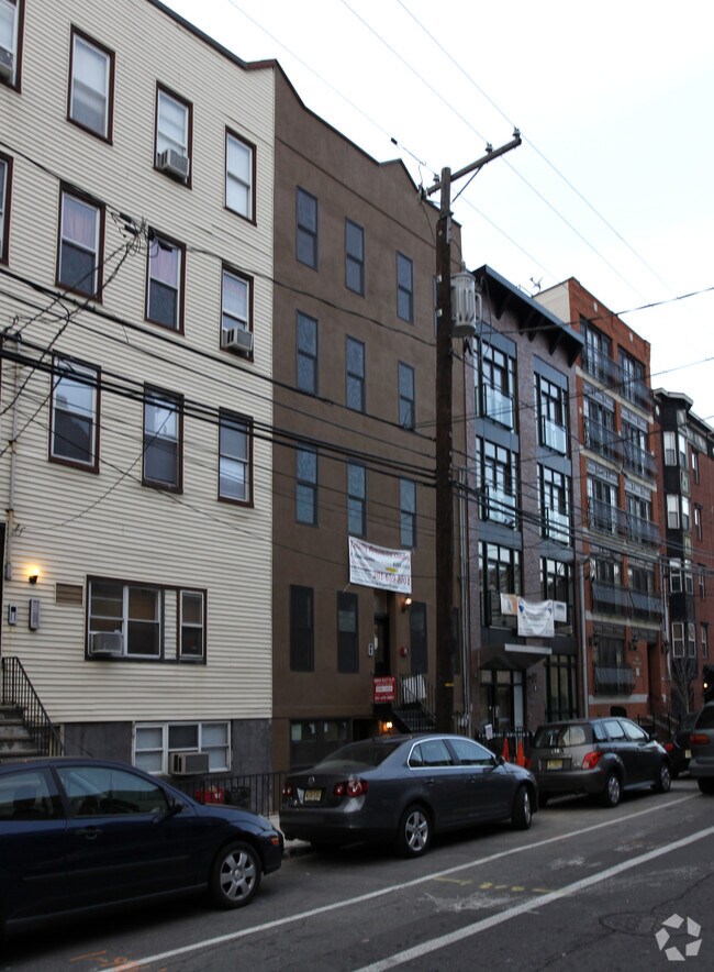 Building Photo - 60 Madison St