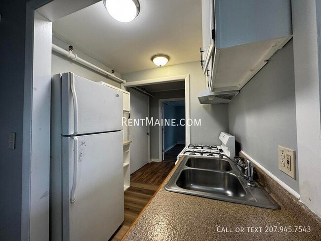 Building Photo - 513 Main St