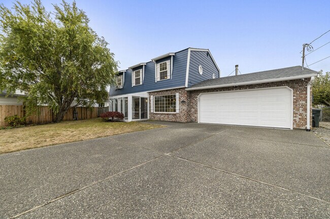 Building Photo - 4132 Matia Dr