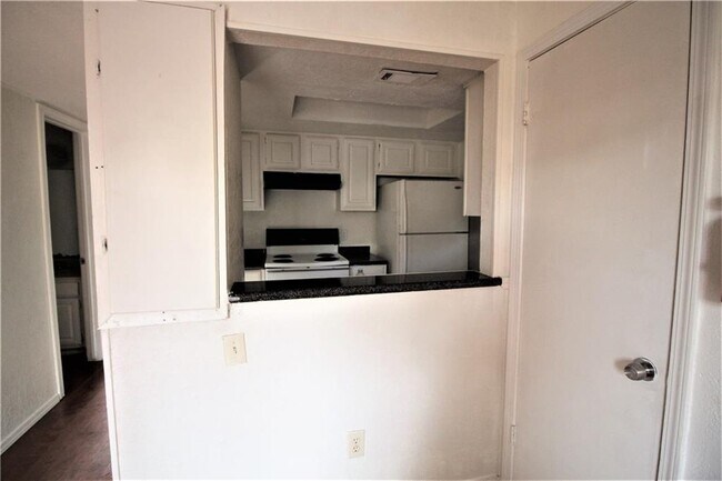 Building Photo - 8001 Rothington Rd