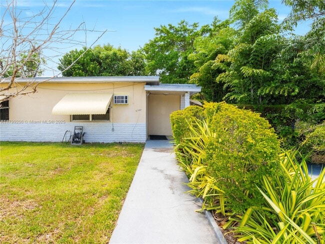 Building Photo - 6320 SW 58th Pl