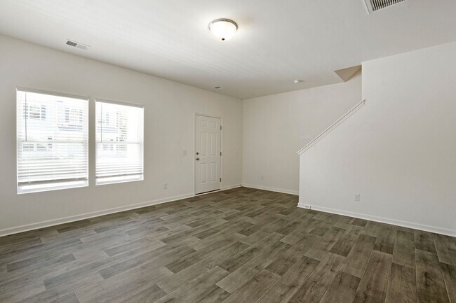 Building Photo - 3 Bedroom Townhome Conveniently Located in Little River