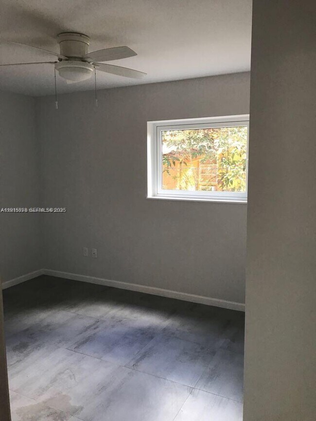 Foto del edificio - 3069 SW 7th St