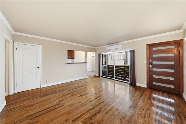 Foto del edificio - 11719 Mayfield Ave