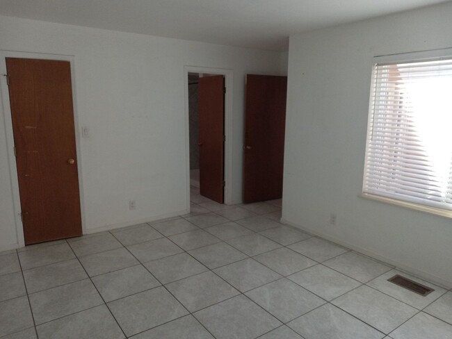 Foto del edificio - 3 Bedroom 2 Bathroom Home Located In Desir...