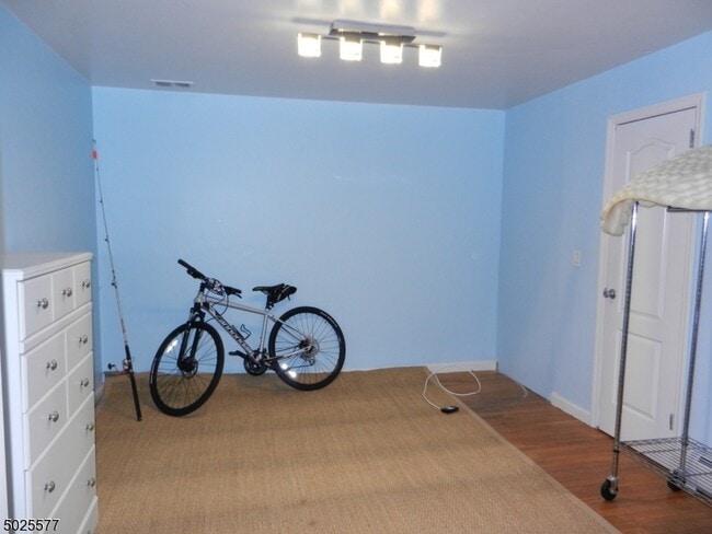 Building Photo - 16 Lincoln Blvd