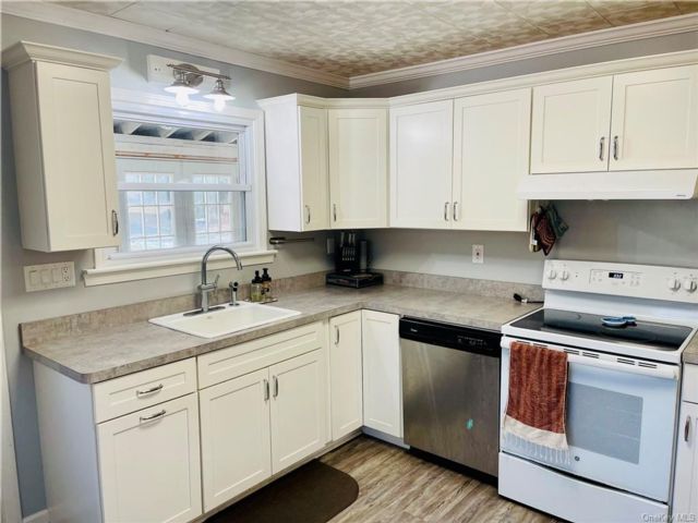 Foto del edificio - 718 Milton Turnpike