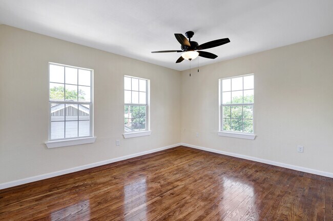 Foto del edificio - 834 W Russell Pl