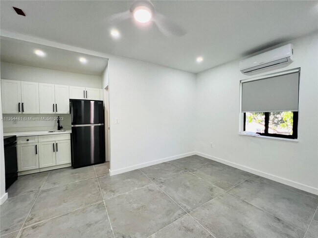Building Photo - 5541 NW Miami Ct