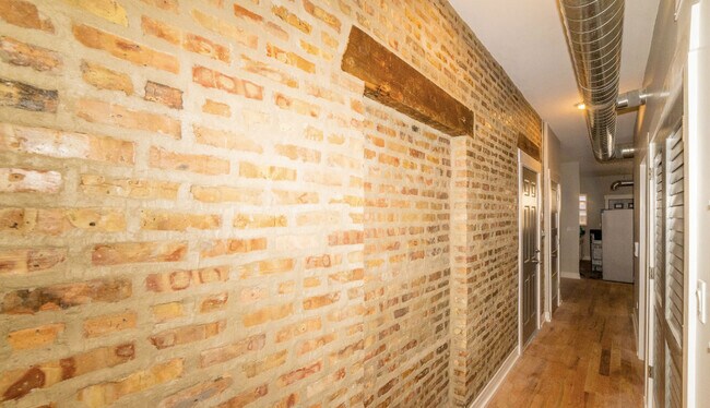 Building Photo - 4240 S Cottage Grove Ave
