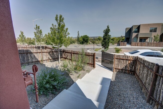 Building Photo - AMAZING SANTA FE LIVING