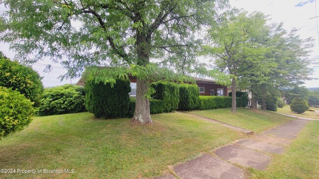 Building Photo - 801 Moosic Rd