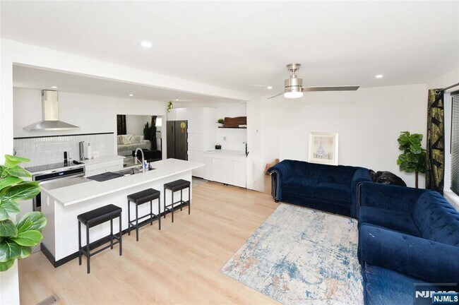 Foto del edificio - 413 Terhune Ave