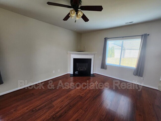 Foto del edificio - 1429 Pleasant Garden Ln