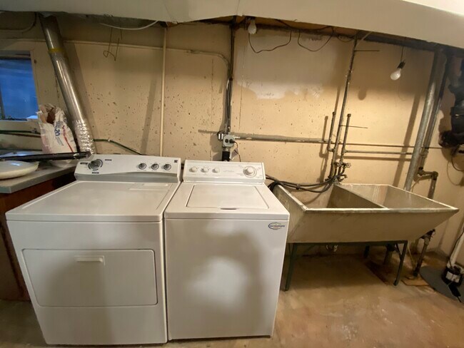 Building Photo - 8440 Linder Ct