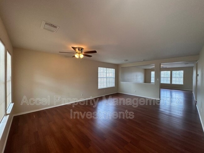 Foto del edificio - 819 Briarwood Dr