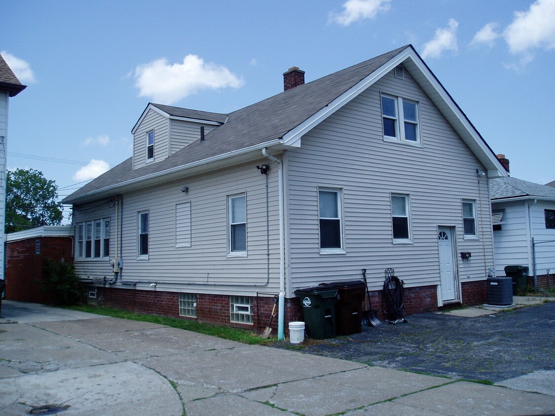 Primary Photo - 5669 Pearl Rd