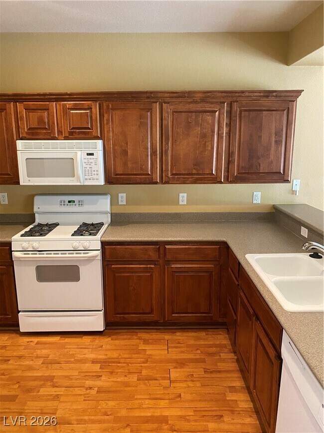 Foto del edificio - 4417 Laguna Garden Ave