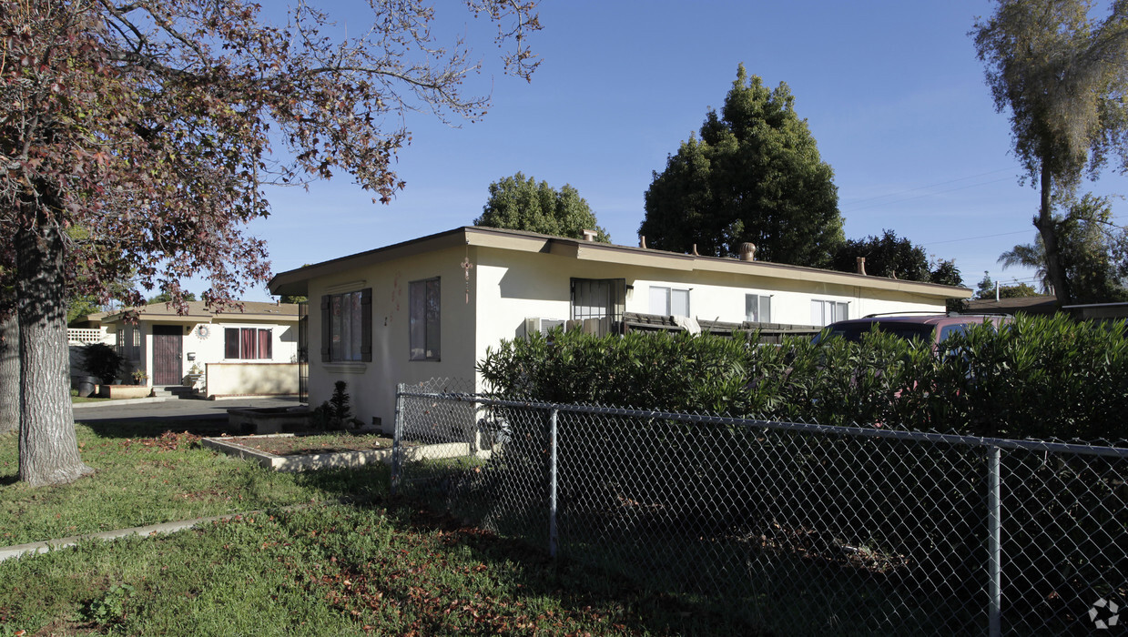 Foto del edificio - 672-678 N Hickory St