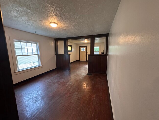 Foto del edificio - 1098 Miller Ave
