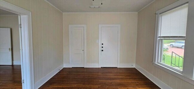 Building Photo - Available Now! 1 Bedroom 1 Bath Within Walking Distance of Downtown Tyler!