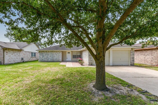 Foto del edificio - 13323 Piney Oaks Dr