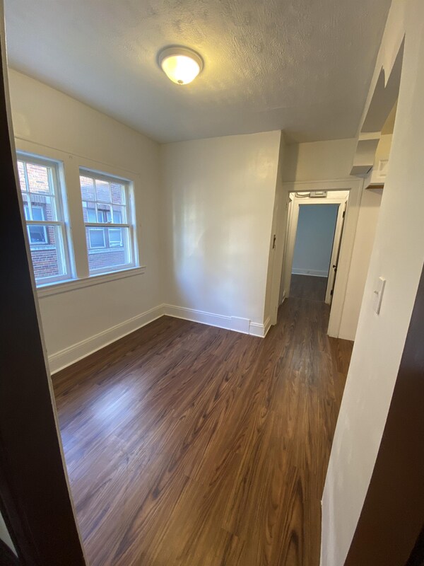 1442 W 101st St Cleveland, OH 44102 – photo 4