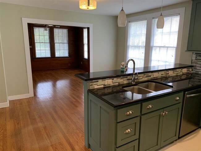 Foto del edificio - 1603 M L KING JR Blvd