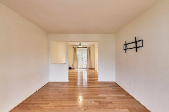 Building Photo - 16 Tabiona Ct